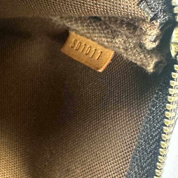 Louis Vuitton Pre-Loved Pochette - Picture 3 of 4